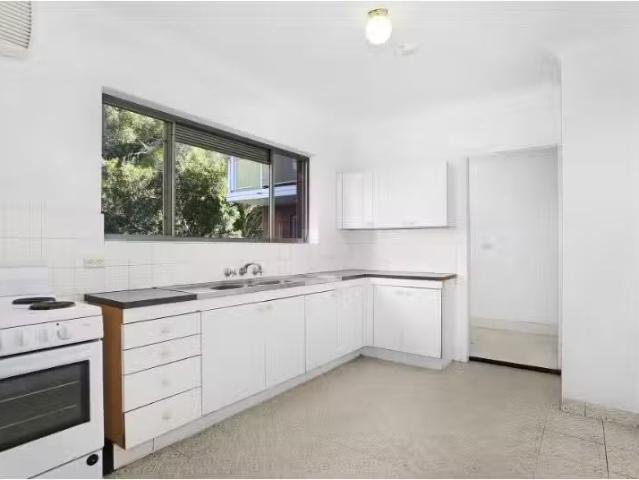 Just in! 2 BR 5/11 13 Curtis Street, Caringbah Apartment for r.