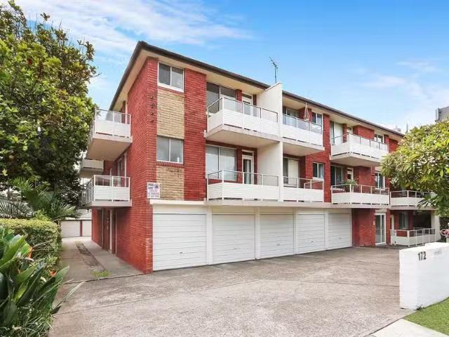 Unique 2 BR 5/172 Pacific Parade, Dee Why Apartment for rent.