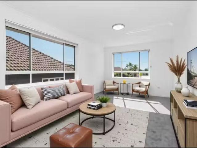 Nice 2 BR 5/1a Northcote Avenue, Fairlight Apartment for rent.
