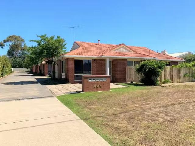 Just in! 2 BR 5/205 Andrews Street, ALBURY Apartment for rent.