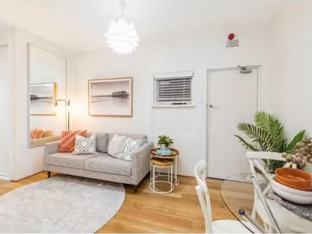 Charming 2 BR 5/35A Rosalind Street, Cammeray Apartment for re.
