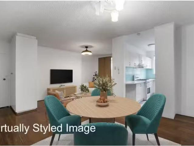 Unique 2 BR 5/8 10 Maloney Street, Eastlakes Apartment for ren.