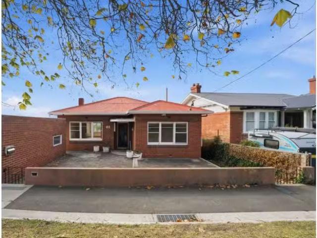 Rental! 2 BR 62 Lansdowne Crescent, West Hobart House for rent.