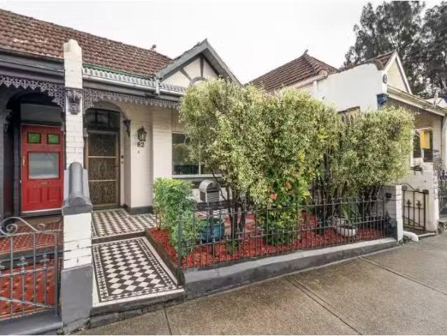 Rental! 2 BR 62 Old Canterbury Road, Lewisham House for rent.