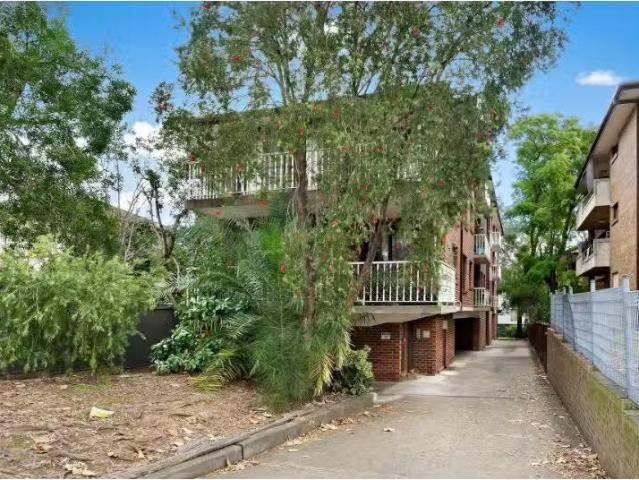 Unique 2 BR 6/33 O'Connell Street, North Parramatta Apartment.