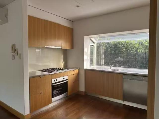 For Rent! 2 BR 6/4 Davey Street, Parkside Apartment for rent.