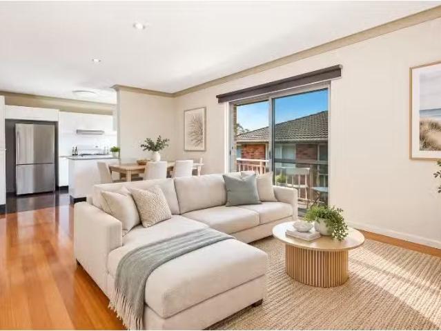 Unique 2 BR 6/87 Pacific Parade, Dee Why Apartment for rent L.