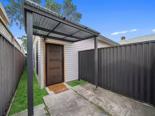 Cheap 2 BR 6A Megan Avenue, Smithfield, NSW 2164