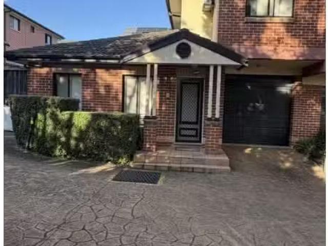 Charming 2 BR 7/236 Pennant Hills Road, CARLINGFORD Townhouse.
