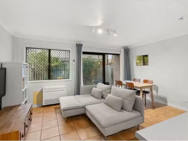 Cheap 2 BR 7/73 Union Street, COOKS HILL Townhouse for rent L.