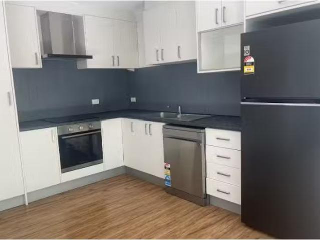 Just in! 2 BR 7/8 Romilly Street, South Hobart House for rent.
