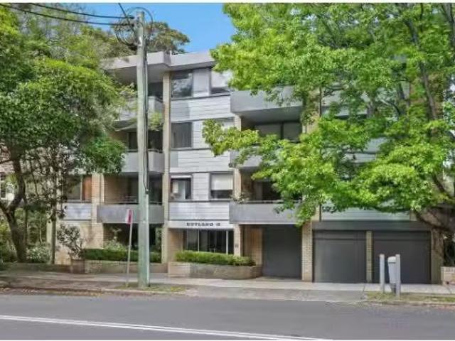 Deal! 2 BR 8/13 Rangers Road, Neutral Bay Apartment for rent.
