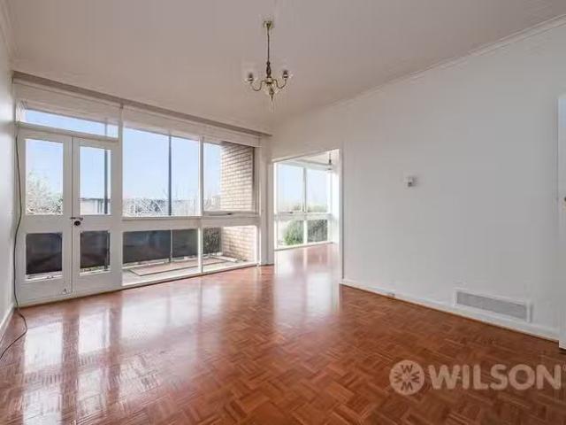 Charming 2 BR 8/21 partens Street, Elwood, VIC 3184