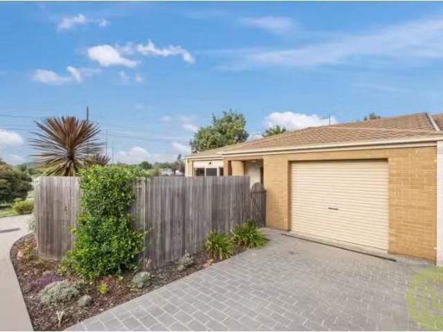 Charming 2 BR 9/2 Neil Currie Street, Casey Townhouse for rent.