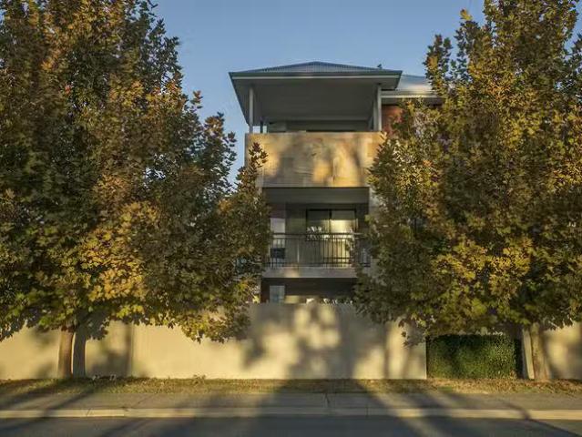 Just in! 2 BR 9/35 Brushfoot Boulevard, Success, WA 6164