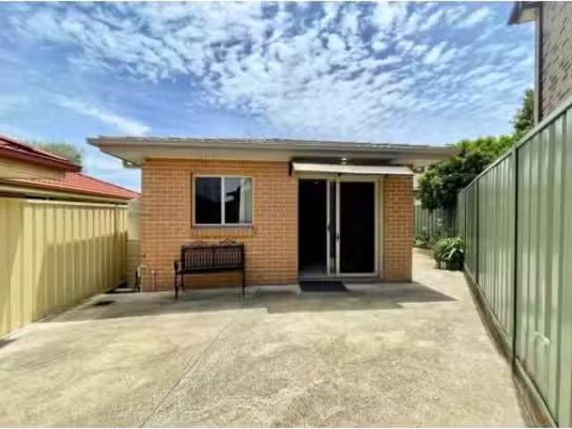 Just in! 2 BR 9A Refalo Place, Quakers Hill House for rent Li.
