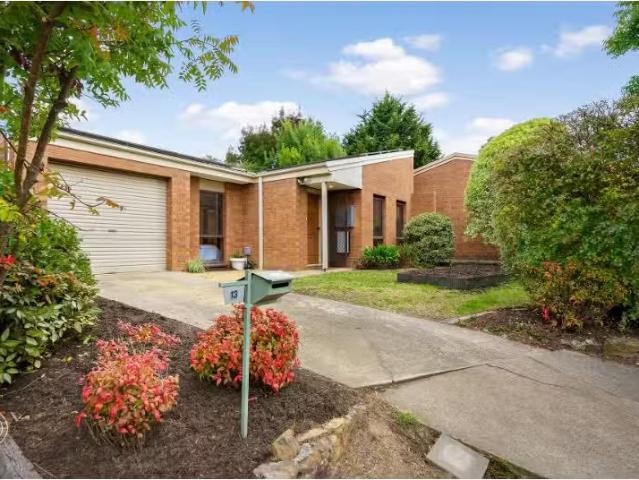 Cozy 2 BR 13 Backler Place, Weston House for rent Listed by N.
