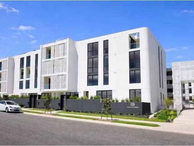Nice 2 BR 1013/2 Eustace Street, Rouse Hill Apartment for rent.