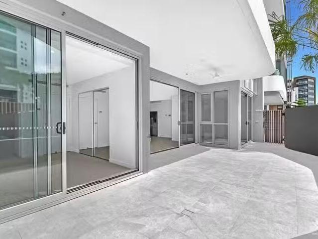 Charming 2 BR 102/4 Twenty First Avenue, Palm Beach, QLD 4221