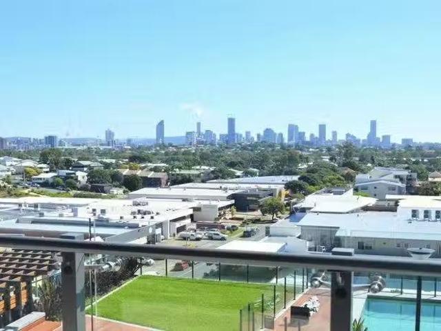 Unique 2 BR 10703/300 Old Cleveland Road, COORPAROO, QLD 4151.