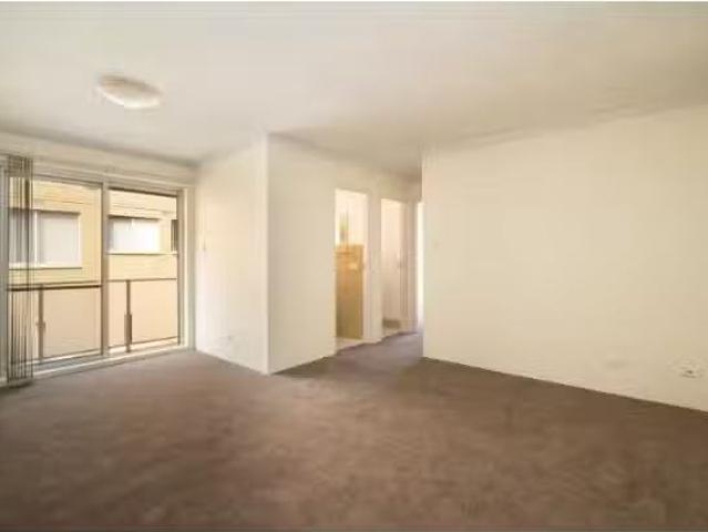 Nice 2 BR 10/81 Howard Avenue, Dee Why Apartment for rent Lis.