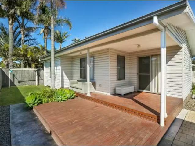 For Rent! 2 BR 10a Edgeworth Ave, KANAHOOKA Apartment for rent.