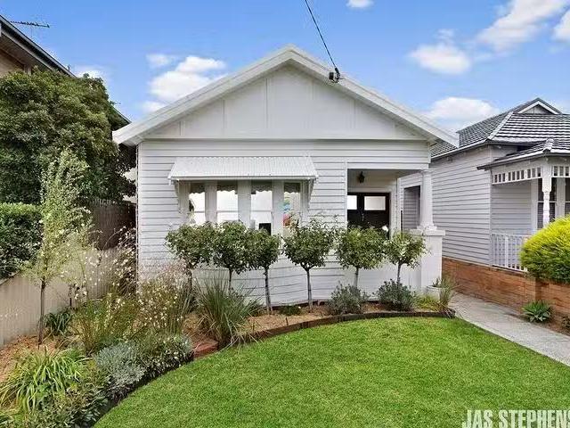 Just in! 2 BR 111 Blackwood Street, Yarraville, VIC 3013