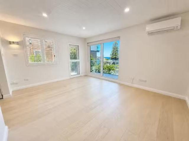 Unique 2 BR 1/156 Marine Parade, MAROUBRA Apartment for rent.