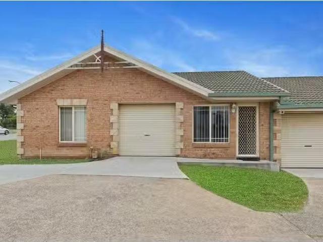 Unique 2 BR 1/159 Weblands Street, Aberglasslyn Apartment for.