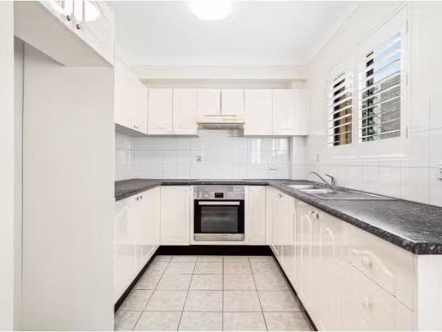 Unique 2 BR 12/22 Merton Street, Sutherland Apartment for rent.