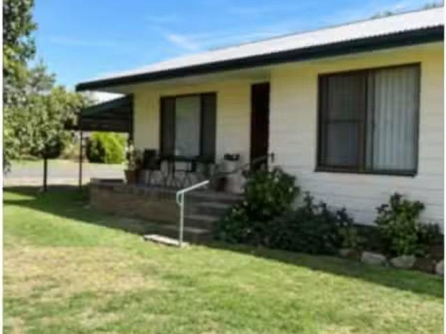 Cozy 2 BR 1/22 Burton Street, Boggabri Apartment for rent Lis.