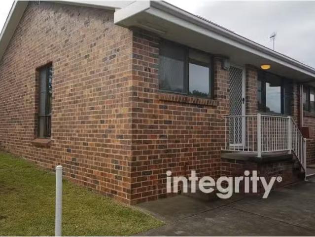 Charming 2 BR 1/22 Dalwah Street, Bomaderry Apartment for rent.