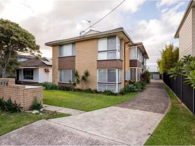 Cheap 2 BR 1/22 Murray Road, East Corrimal Apartment for rent.