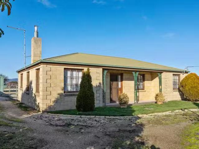 Unique 2 BR 123 High Street, Campbell Town, TAS 7210