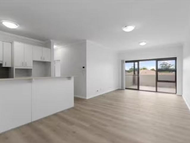 Cheap 2 BR 12/99 Alfred Street, Narraweena Apartment for rent.
