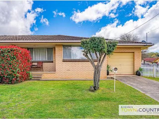 Charming 2 BR 1/2 Kenalmac Ave, ARMIDALE Apartment for rent L.