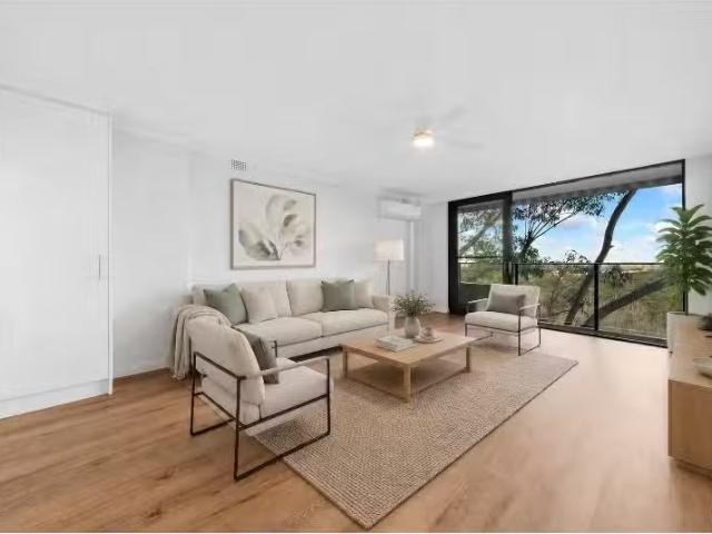 Just in! 2 BR 13/258 Pacific Highway, Greenwich Apartment for.