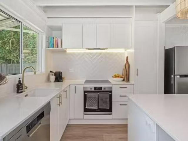 Unique 2 BR 1/34 Lawrence Street, MOOLOOLABA, QLD 4557 House.
