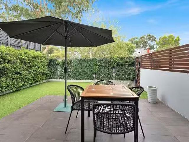 Deal! 2 BR 1/36 Crisp Street, Hampton, VIC 3188