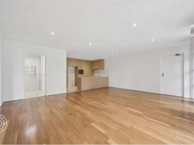 Unique 2 BR 1/42 Henty Street, Braddon Apartment for rent Lis.