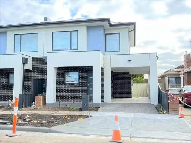 Cozy 2 BR 14B Mark Street, Sunshine West, VIC 3020