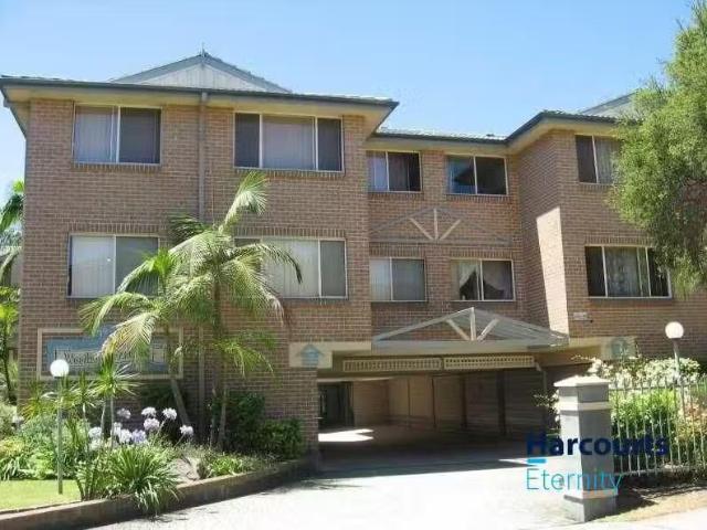 Nice 2 BR 16/79 85 Stapleton Street, PENDLE HILL, NSW 2145 A.