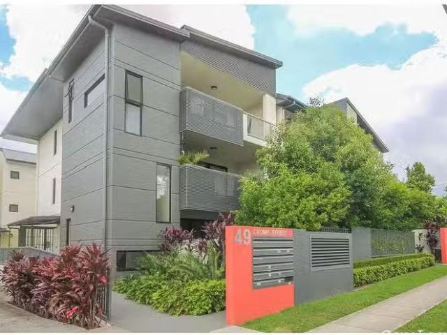 Rental! 2 BR 18/49 Crump Street, Holland Park West, QLD 4121