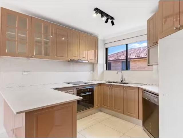 Cozy 2 BR 19/22 40 Sarsfield Circuit, Bexley North Apartment f.