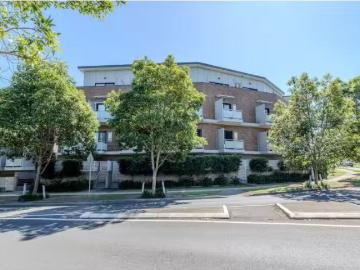 Cheap 2 BR 19/2 Glenmore Ridge Drive, Glenmore Park Apartment.