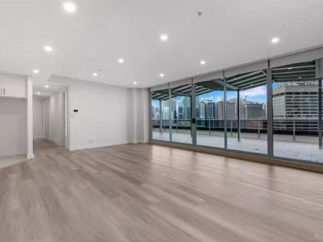 Nice 2 BR 198/107 121 Quay Street, Haymarket Apartment for ren.