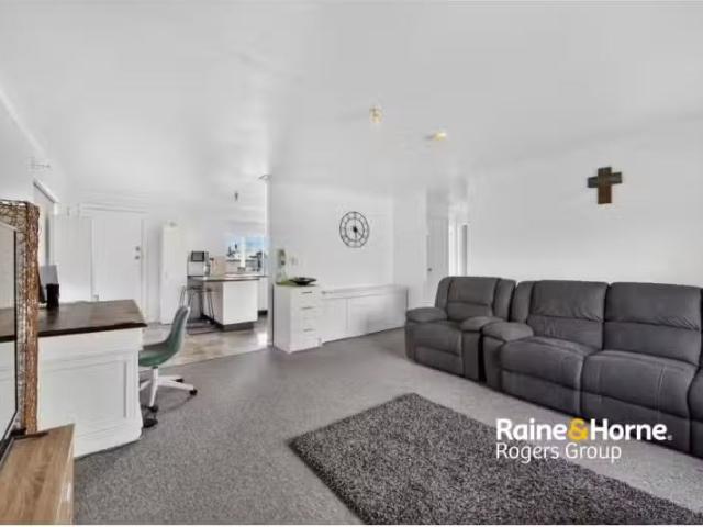 Charming 2 BR 2/109 Wallarah Road, GOROKAN House for rent Lis.