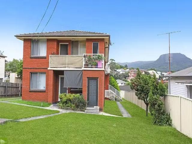 Cheap 2 BR 2/10 Dudley Street, WOLLONGONG Apartment for rent.