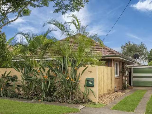 Charming 2 BR 213 Hyde Road, YERONGA, QLD 4104 House for Rent