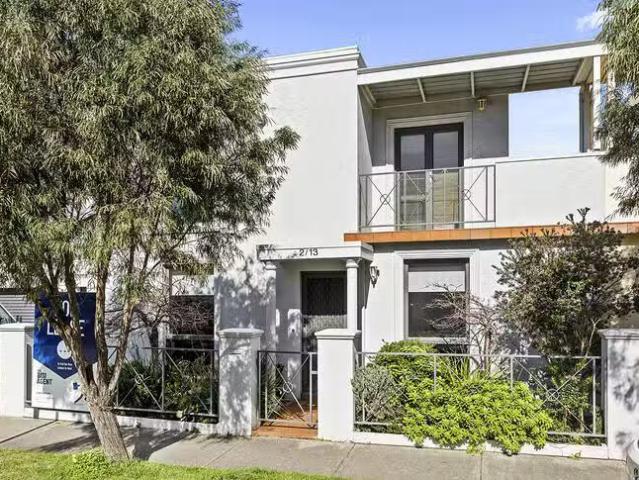For Rent! 2 BR 2/13 Spencer Street, Northcote, VIC 3070